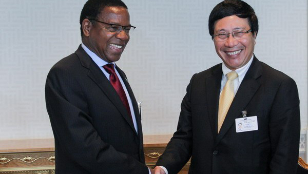 Sostiene dirigente vietnamita encuentros con representantes de países amigos en ONU